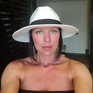 Meet your Posher, Candy